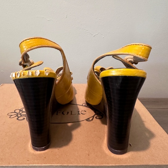 BNIB Joyfolie Women's Yellow Patent Leather Wedges - Picture 4 of 8